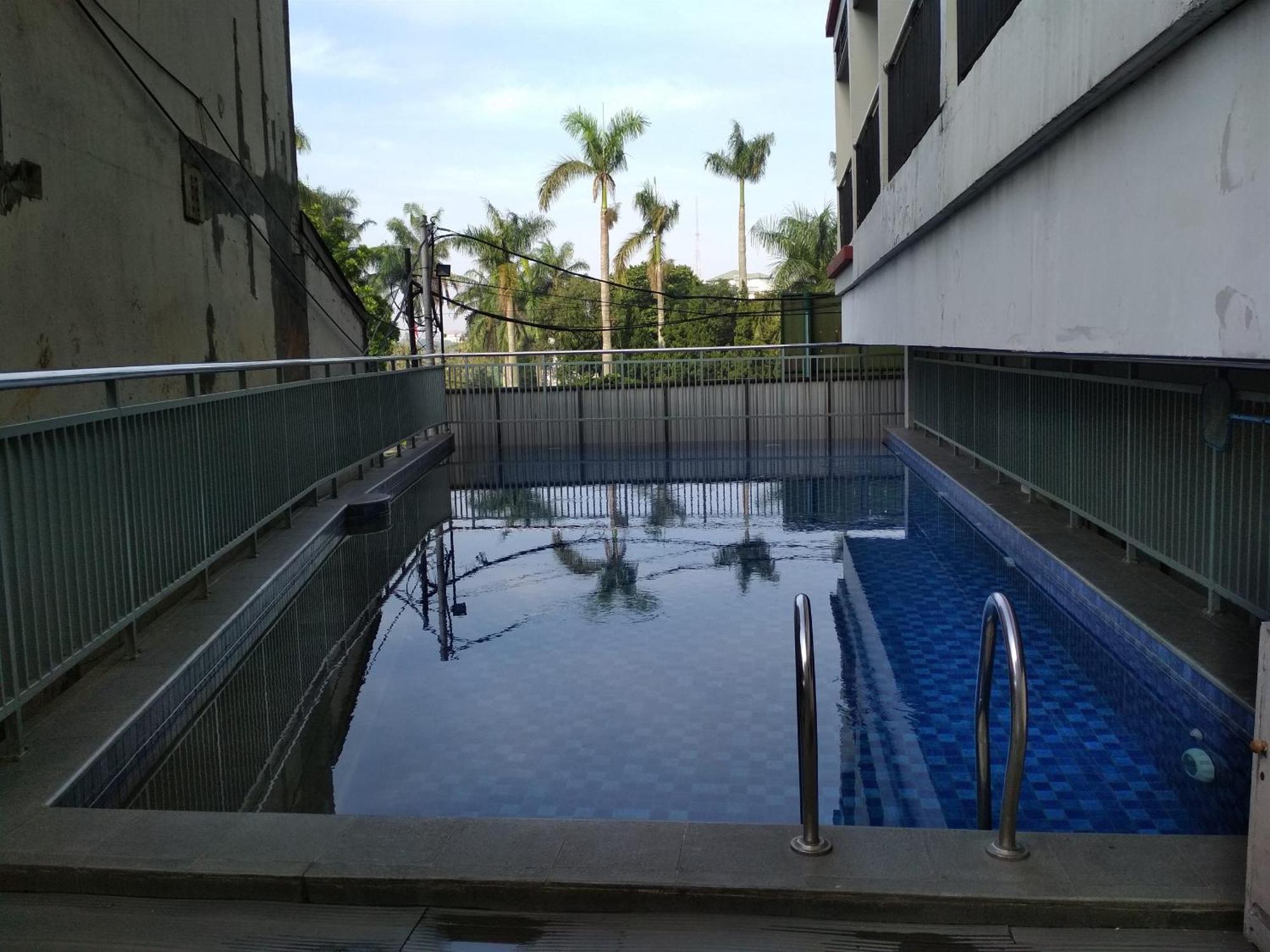 Simply And Comfy Studio Room Apartment Beverly Dago By Travelio Bandung Exteriör bild