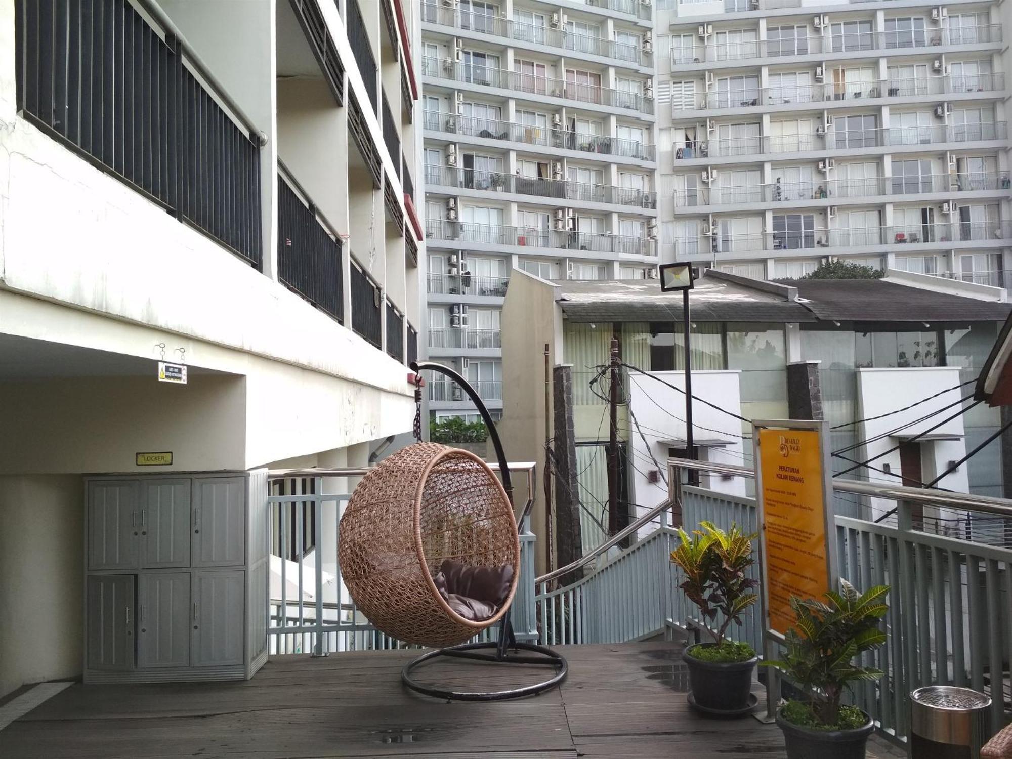 Simply And Comfy Studio Room Apartment Beverly Dago By Travelio Bandung Exteriör bild