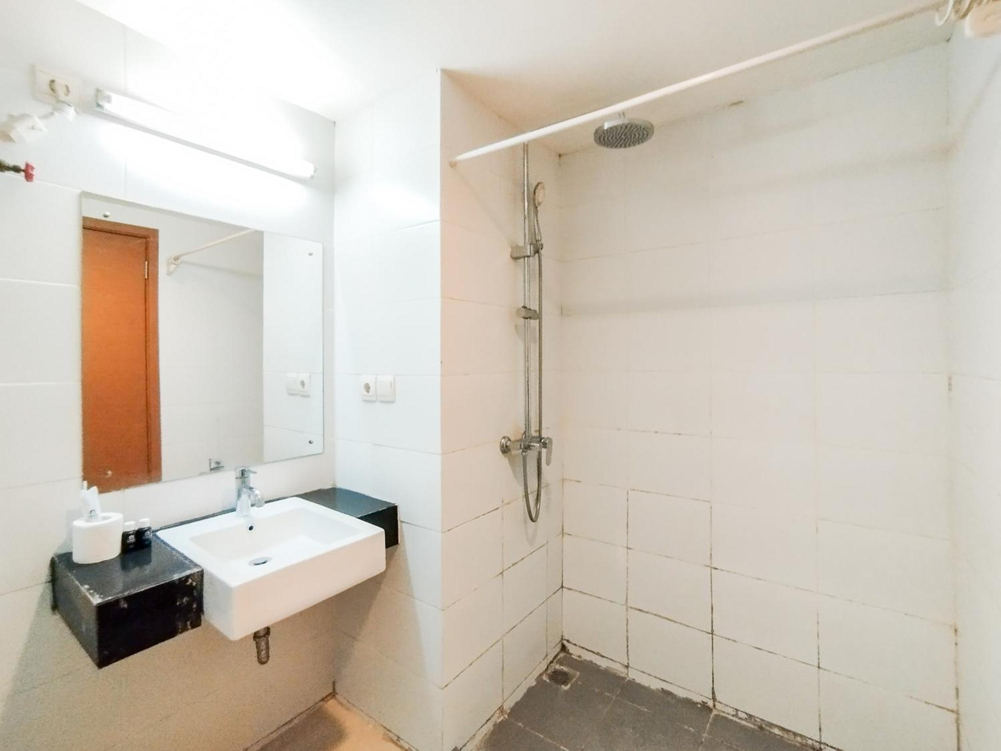 Simply And Comfy Studio Room Apartment Beverly Dago By Travelio Bandung Exteriör bild